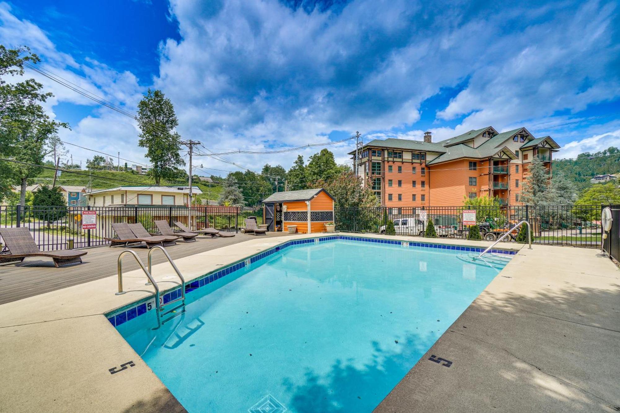 Downtown Gatlinburg Condo With Mountain-View Balcony Dış mekan fotoğraf